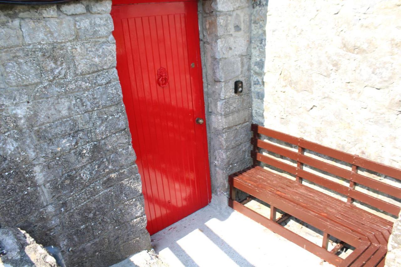 1844 Seascape Cottage Is Located On The Wild Atlantic Way Fanore Exterior photo